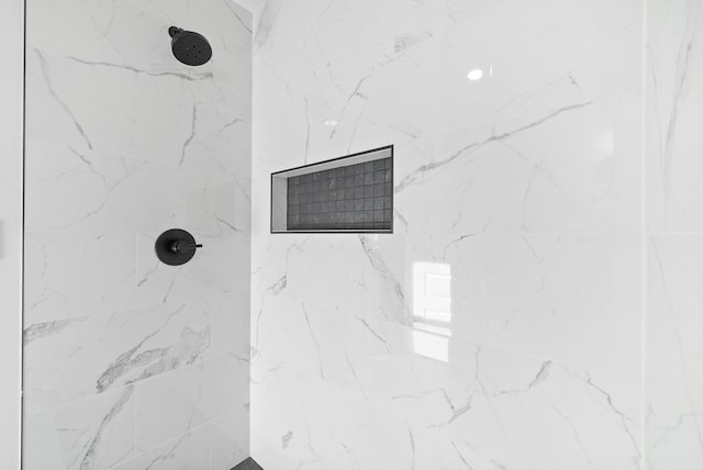 room details featuring a tile shower