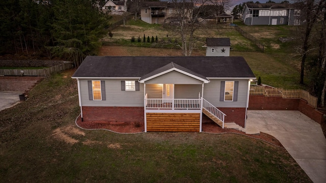 view of front of home featuring a front yard and a porch