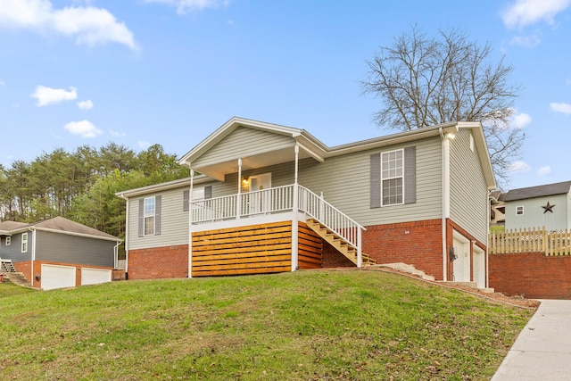 view of front of home featuring a porch and a front lawn