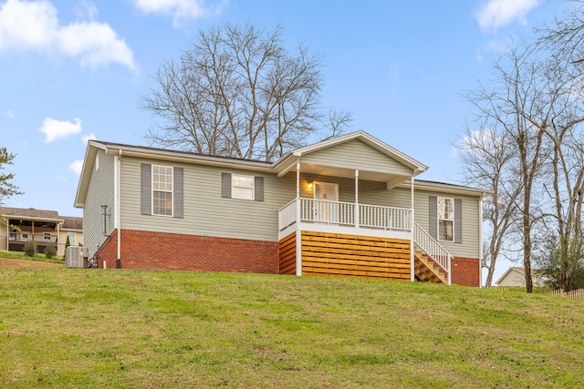 view of front facade featuring covered porch and a front yard