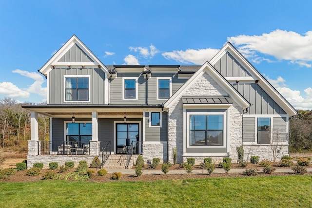 view of front of house featuring a front lawn and covered porch