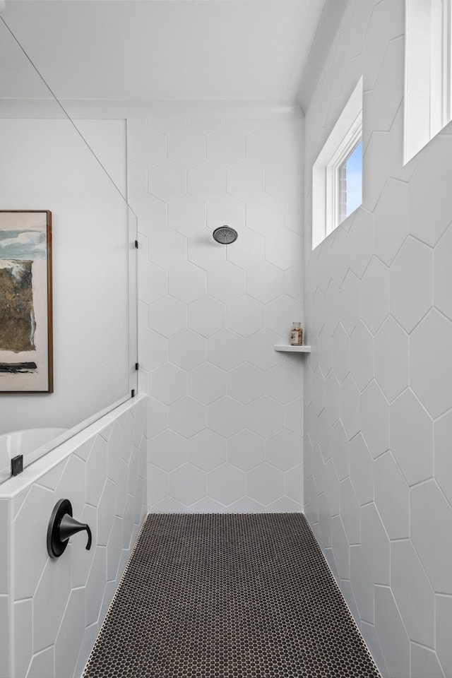 bathroom featuring tiled shower