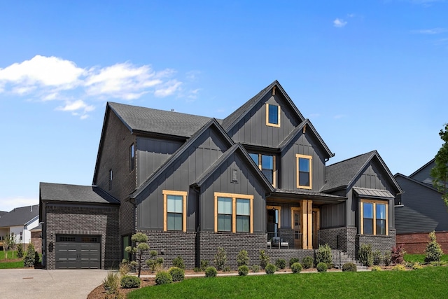 view of front facade featuring a garage and a front lawn