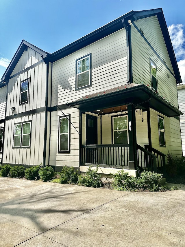 view of front of house featuring covered porch