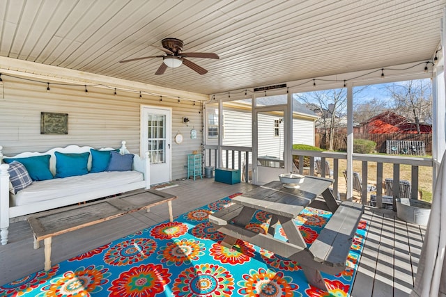 sunroom featuring a ceiling fan