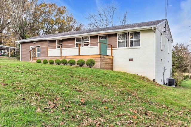 ranch-style house featuring central AC and a front lawn