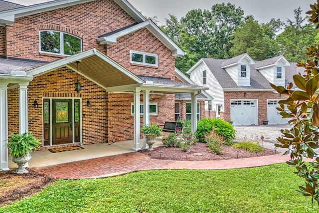 view of front facade featuring a garage, a porch, and a front yard