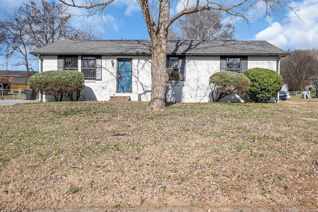 view of front of property with a front lawn