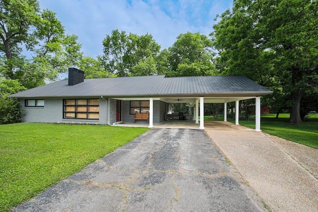 view of front facade featuring a front yard and a carport