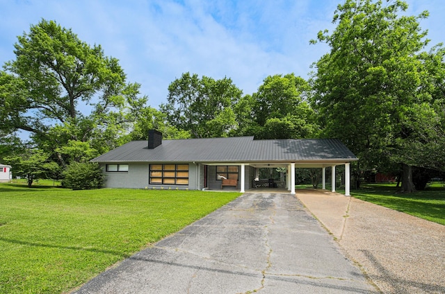 view of front of property featuring a carport and a front lawn