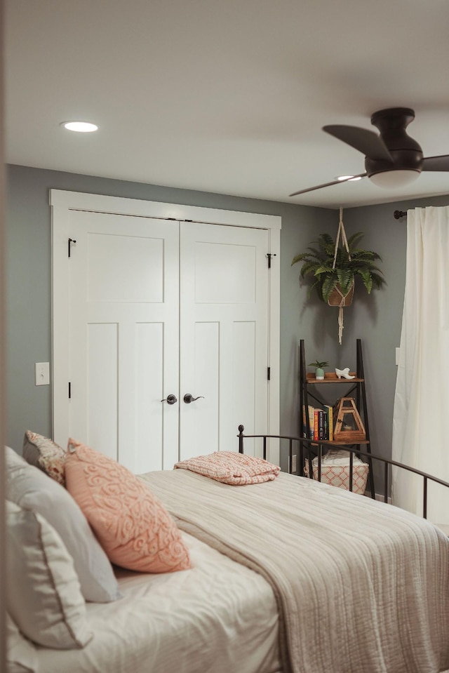 bedroom with ceiling fan