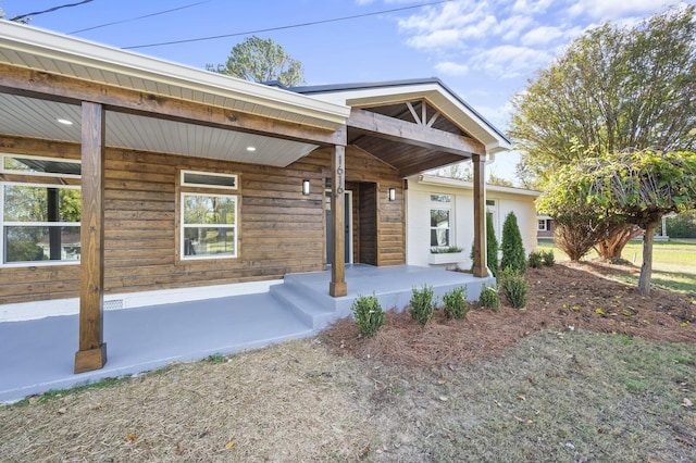 view of front facade featuring covered porch