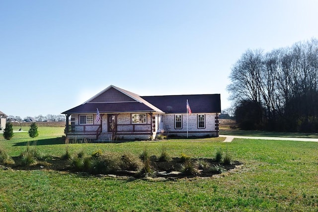 view of front of property with a front yard