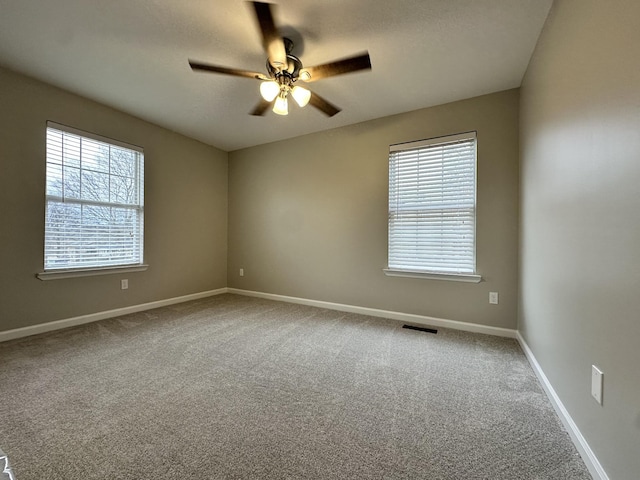 unfurnished room with carpet flooring and ceiling fan