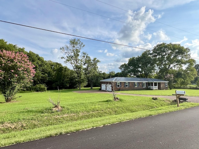 ranch-style home with a front yard