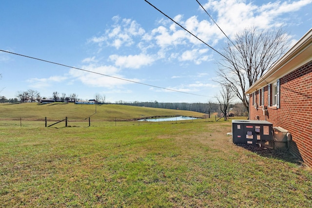 view of yard featuring a water view