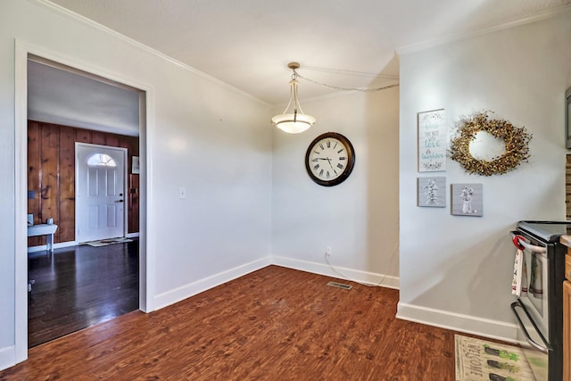 spare room featuring dark hardwood / wood-style floors and crown molding