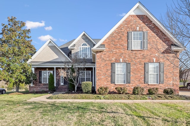 view of front of property featuring a front lawn