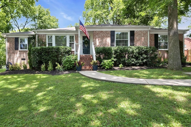 single story home featuring a front lawn