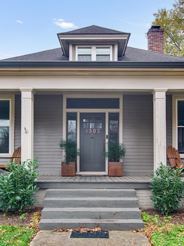 entrance to property featuring a porch