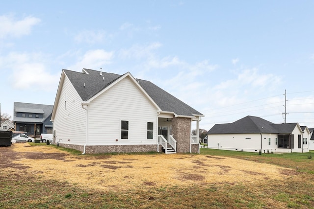 back of house featuring a lawn