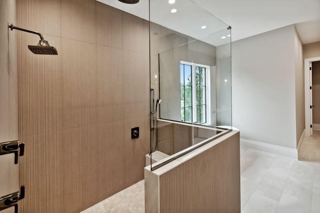 bathroom featuring tiled shower