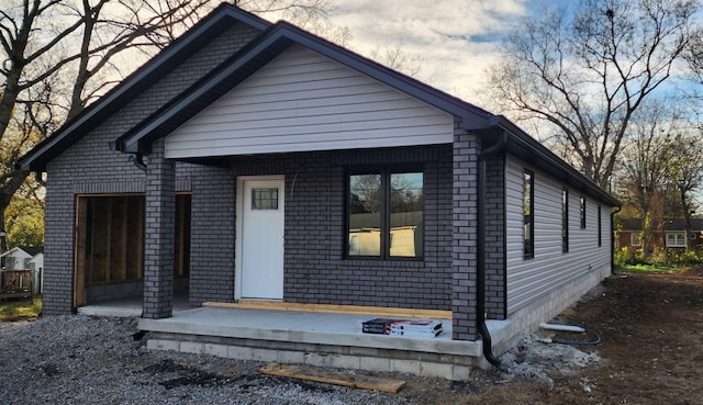 view of front of property with covered porch