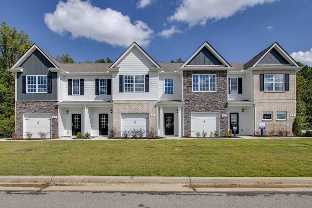 view of front of house featuring a front yard