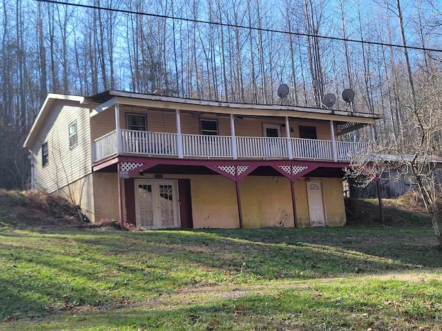 front of property with a front lawn and a deck