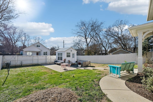 view of yard featuring a patio area