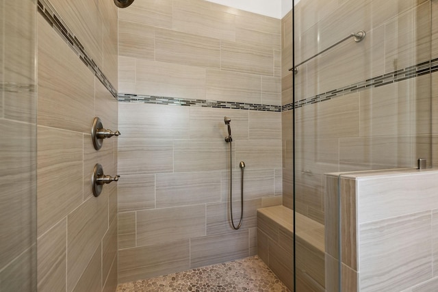 bathroom featuring tiled shower