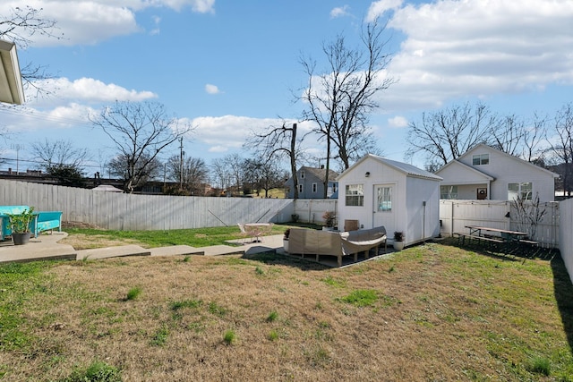 view of yard featuring an outdoor hangout area and a shed