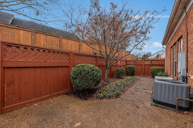 view of yard featuring central AC unit