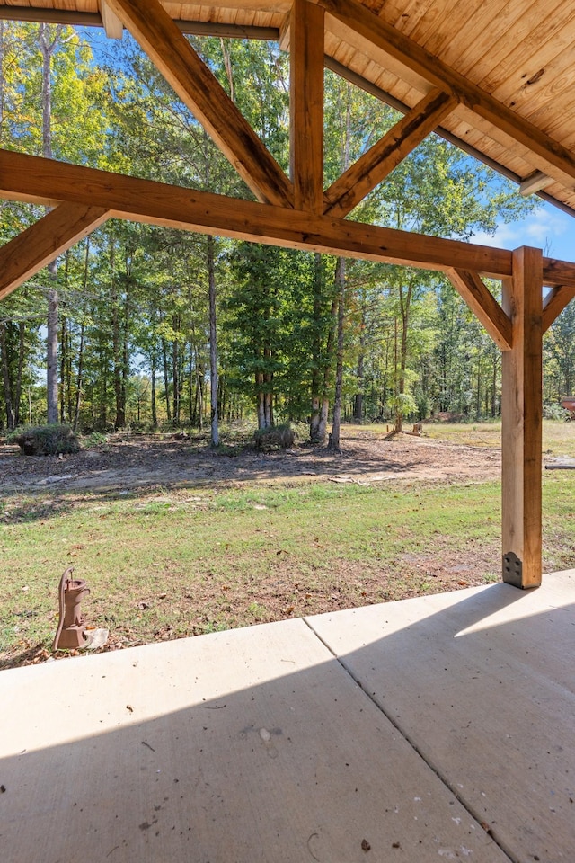 view of yard featuring a patio