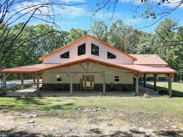 view of front of home featuring a front yard and a patio