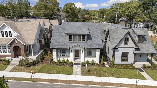 view of front of house featuring a front lawn