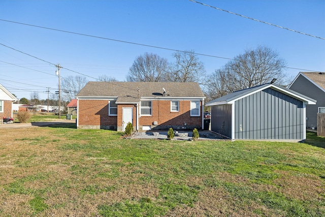 back of house featuring a yard