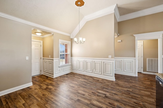 empty room with dark wood-type flooring, a chandelier, lofted ceiling, and ornamental molding