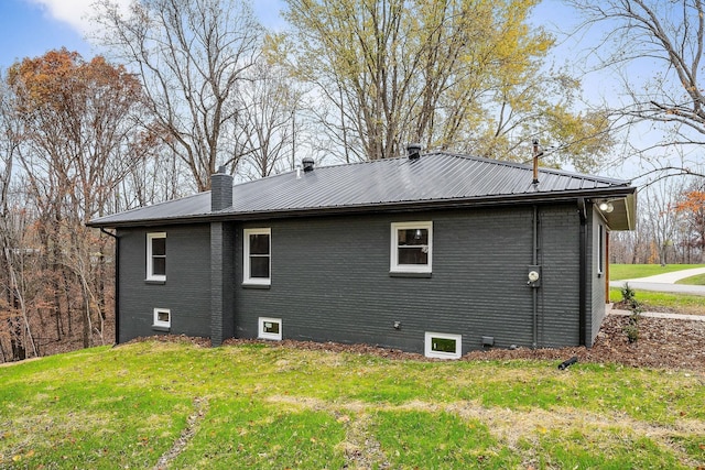 back of house featuring a yard