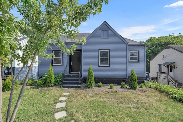 view of front of home featuring a front lawn