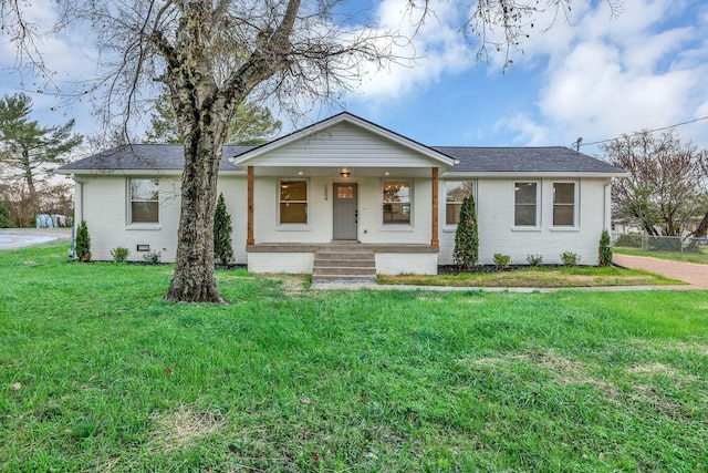 single story home featuring a porch and a front yard