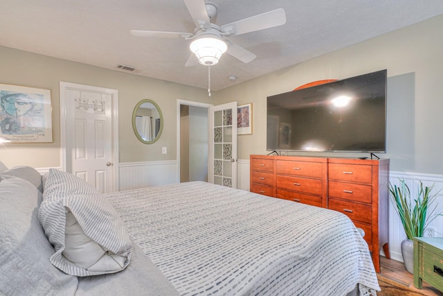 bedroom featuring ceiling fan