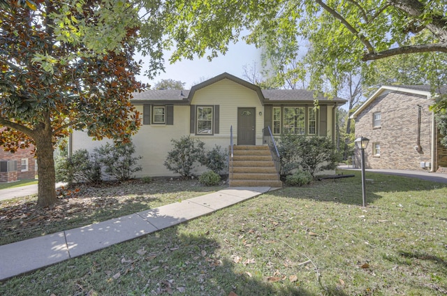 ranch-style home featuring a front lawn