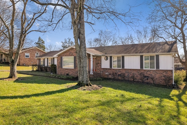 single story home featuring a front lawn