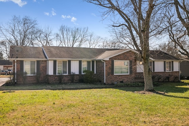 ranch-style house featuring a front yard