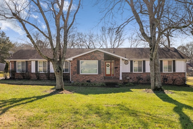 single story home with a front lawn