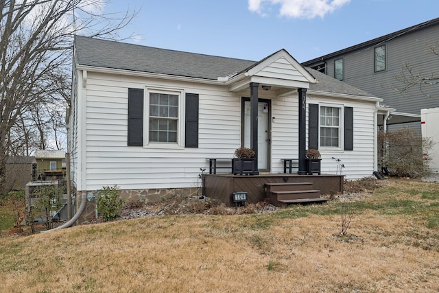 view of front of house with a front yard