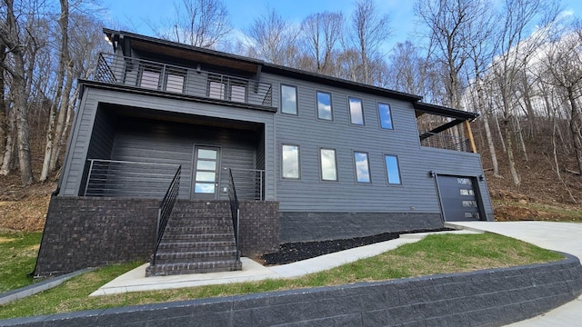 view of front of house featuring a balcony and a garage