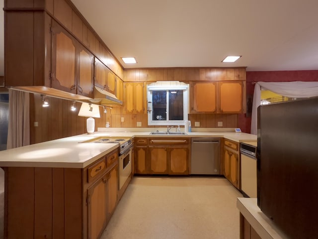 kitchen featuring white electric range, sink, refrigerator, dishwasher, and kitchen peninsula