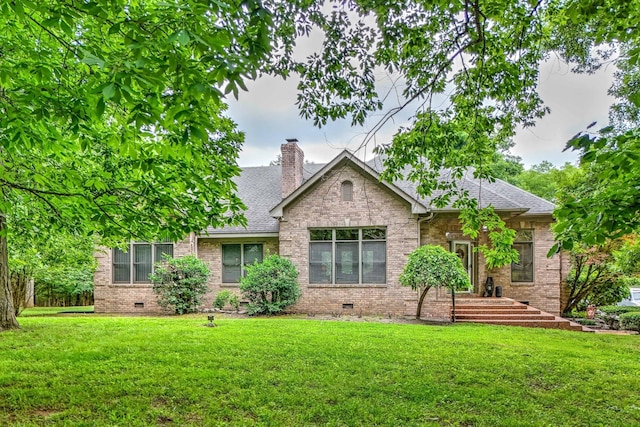 view of front of property with a front lawn